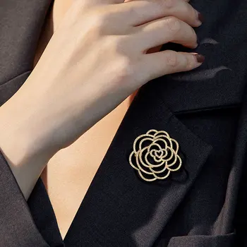 Celebrul design mic vânt parfumat camellia brosa de sex feminin drăguț eșarfă de mătase catarama haine retro accesorii broșe